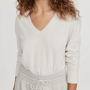 VINCE Cashmere V Neck Sweater Pullover in Heather White